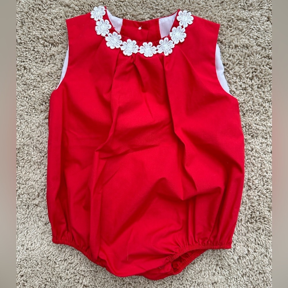 EUC The Beaufort Bonnet Co 12-18m Primland Play Bubble Daisy - Richmond Red